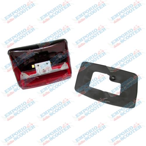 FARO TRASERO VESPA SPECIAL 3 VELOCIDADES - TAPA NEGRA