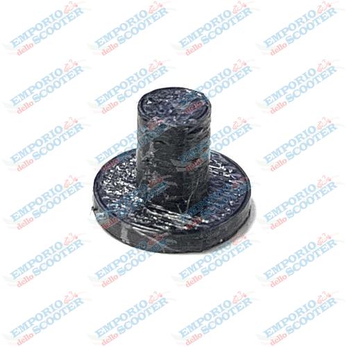 TAPÓN DE PLÁSTICO PARA CUBRIR LOS AGUJEROS DEL SOPORTE DE LA RUEDA DE REPUESTO M8