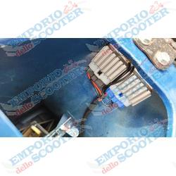 CENTRALITA PowerSafe - REGULA EL VOLTAJE EN VESPA 125 PRIMAVERA - ET3 (ADECUADO PARA PROTEGER BOMBILLAS Y KITS LED)