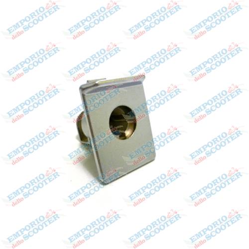 PARTICOLARE CHIUSURA BAULETTO VESPA PX