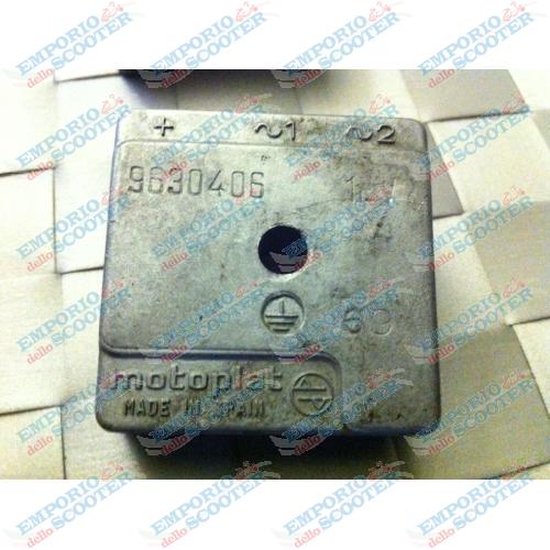RADDRIZZATORE REGOLATORE DI TENSIONE USATO PER BATTERIA - MOTOPLAT 12V - 2 USCITE